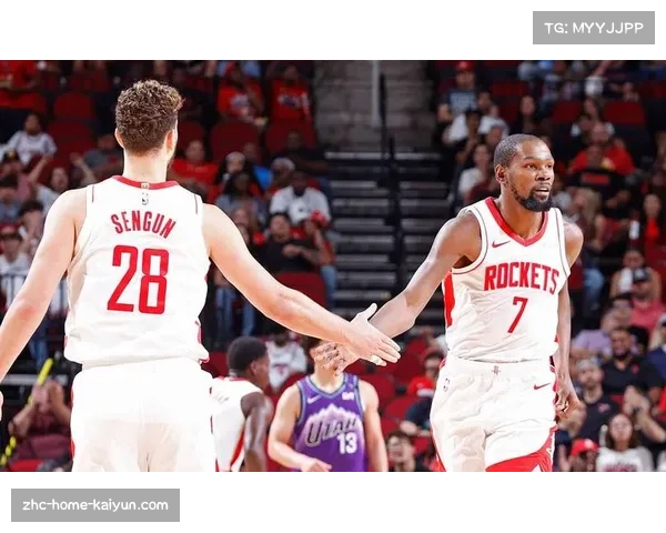 NBA常规赛：杜兰特高效表现助火箭完胜猛龙